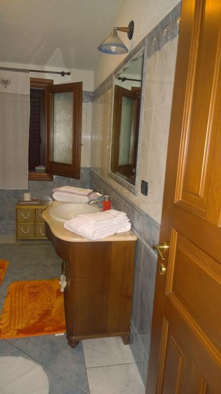Casa Rosina Apartment Orosei Bilik gambar